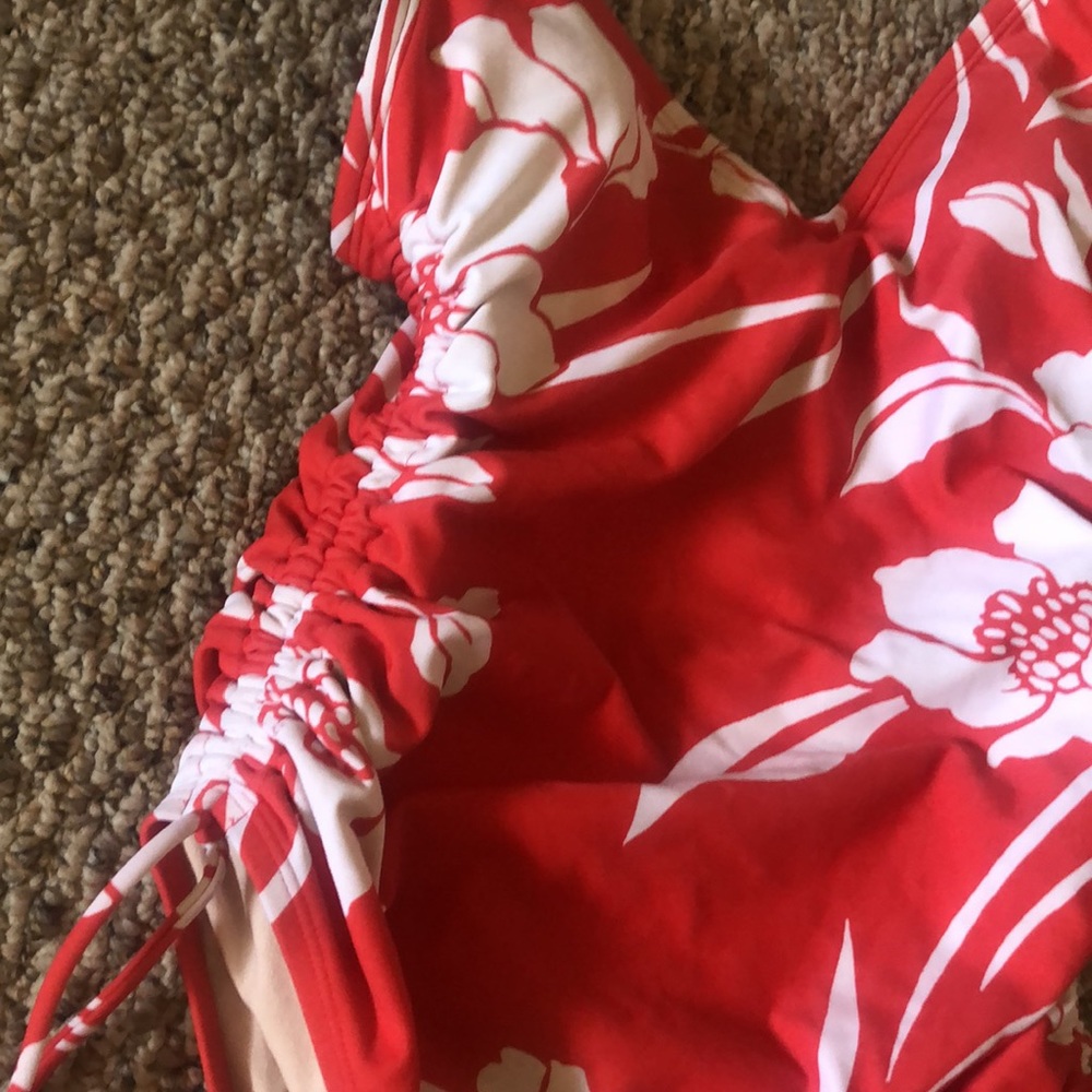 Kona Sol Hibiscus 🌺 print swimsuit - Picture 6 of 10
